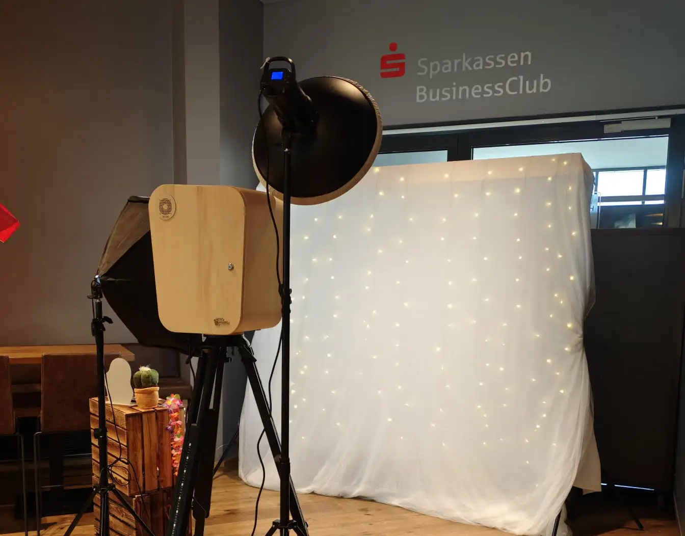 Fotobox mieten in Heidenheim. Ansicht von Heidenheim mit der imposanten Burg Hellenstein im Hintergrund, umgeben von malerischer Natur. Perfekte Kulisse für unvergessliche Events und Hochzeiten.